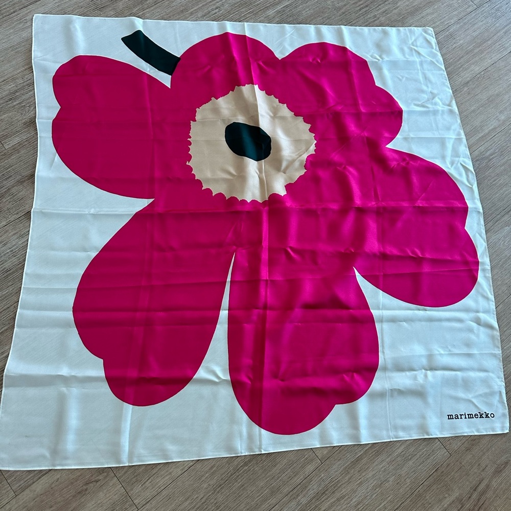 VEUC Marimekko Unikko Silk Scarf